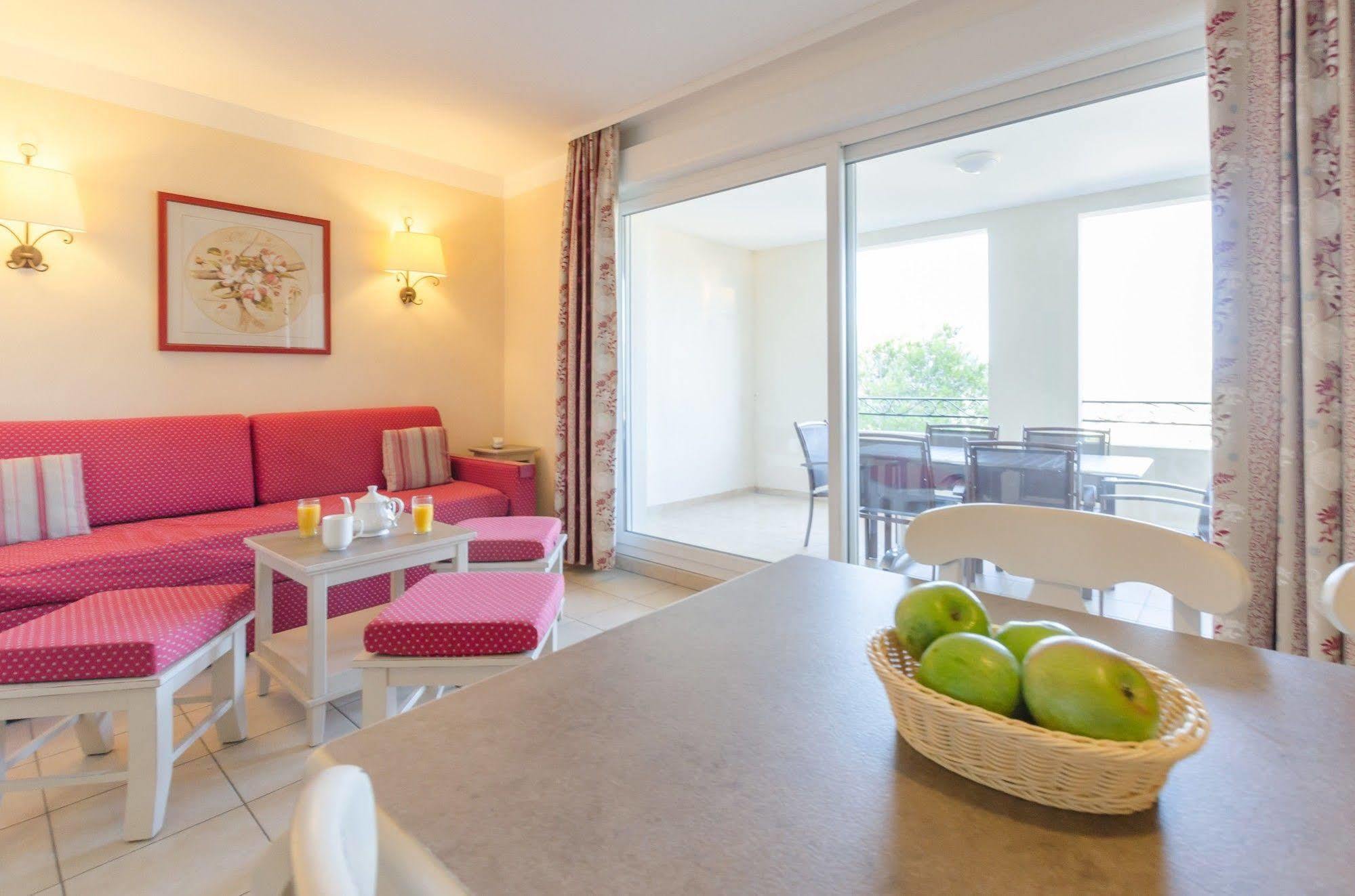 Residence Pierre & Vacances Les Coteaux De Pont-Royal Mallemort Exterior photo